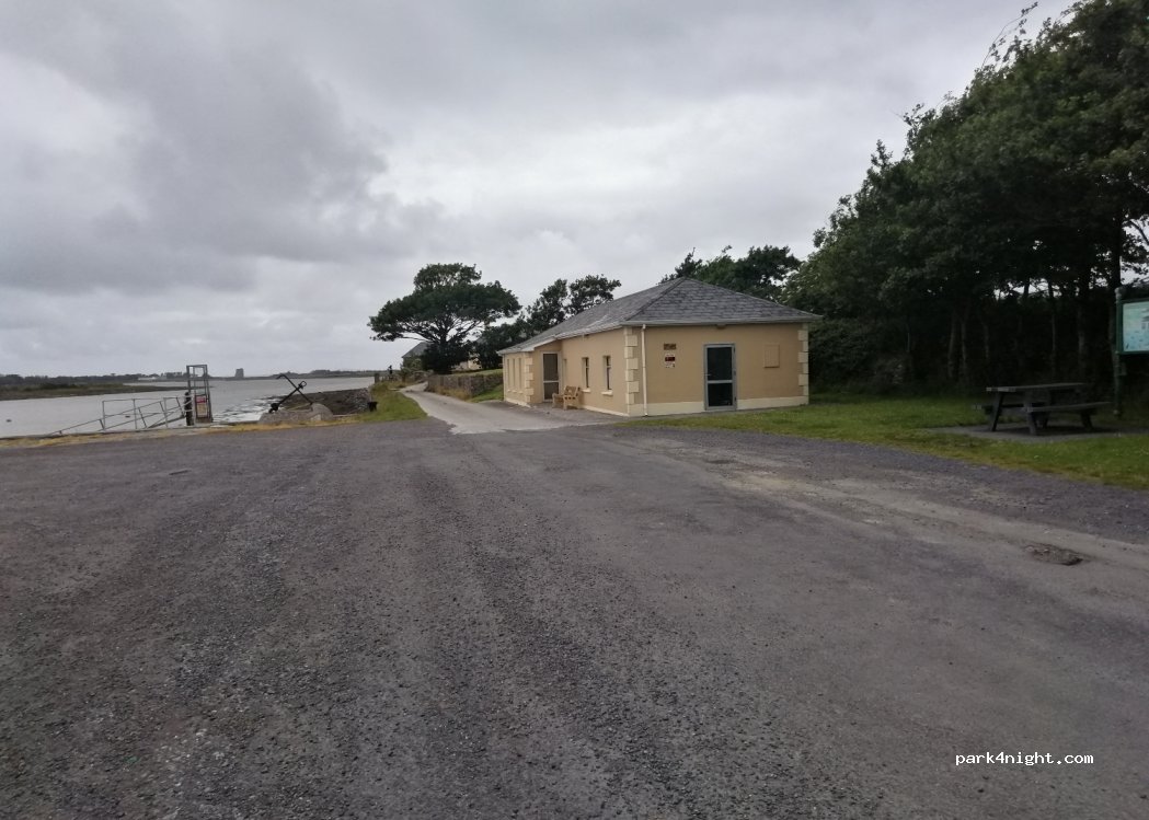 (V31) Salleen Pier - Unnamed Road — foto