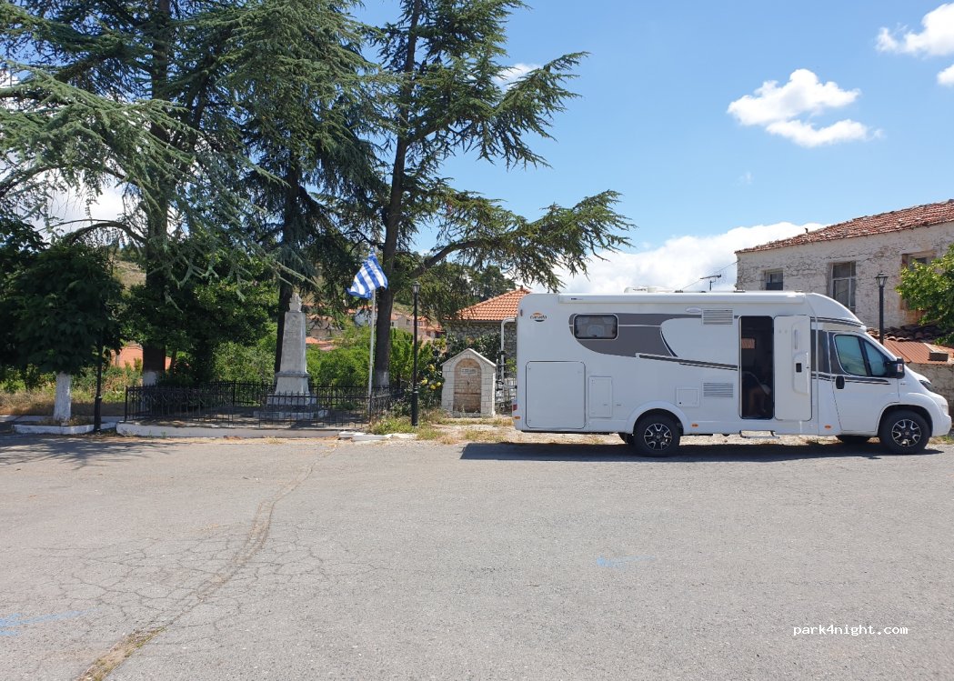 (220 16) Vlachokerasia - 12 Eparchiaki Odos Manariou - Vlachokerasias — foto 3