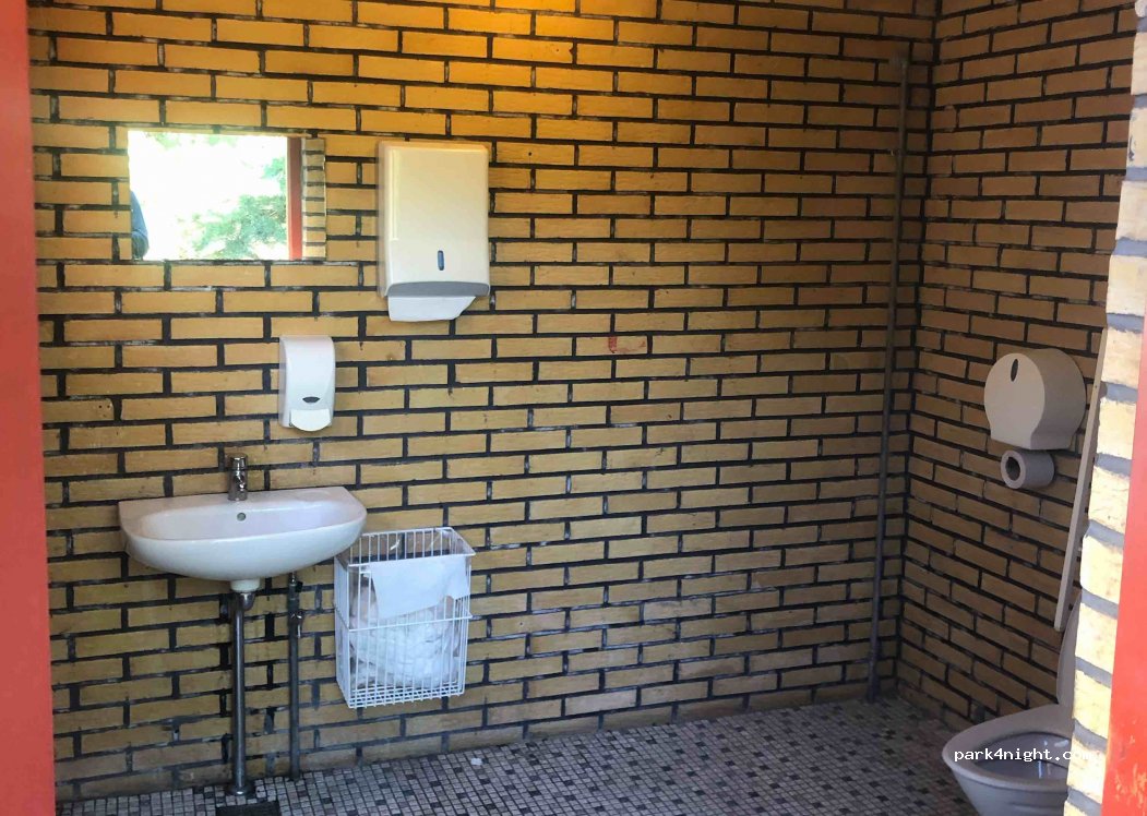 (3720) Aakirkeby - 18 Sandvejen — foto