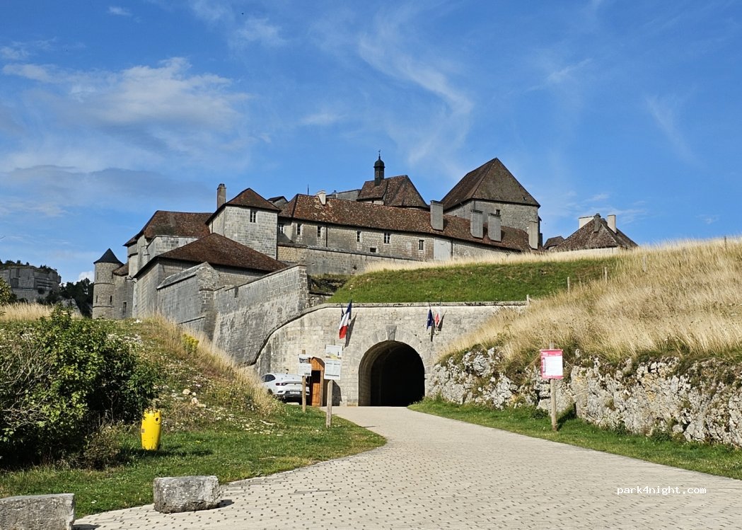 (25300) La Cluse-et-Mijoux - Route du Château — foto 4