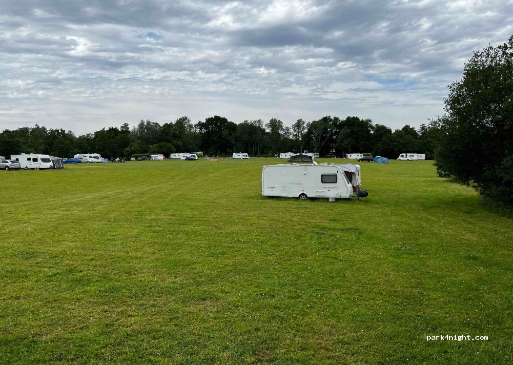 Henfold Lakes Camping — foto