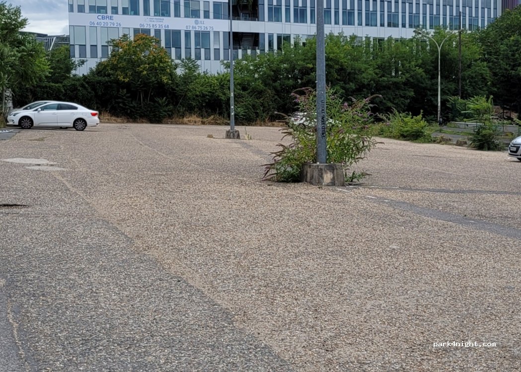 (92000) Nanterre - All.de l'Universite — foto 2