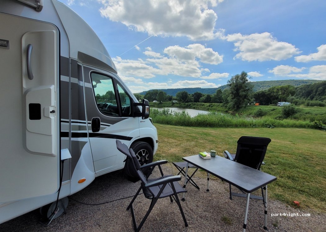 Wohnmobilstellplatz am Yachthafen in Lauenförde — foto 2