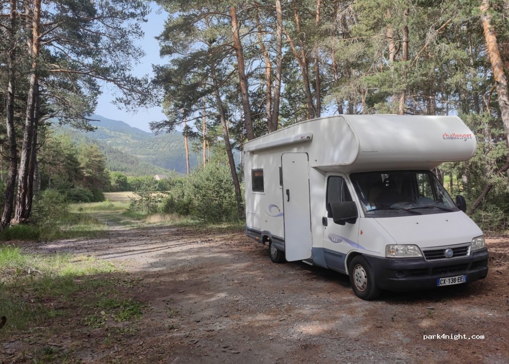(04400) Faucon-de-Barcelonnette - D900 — foto 2