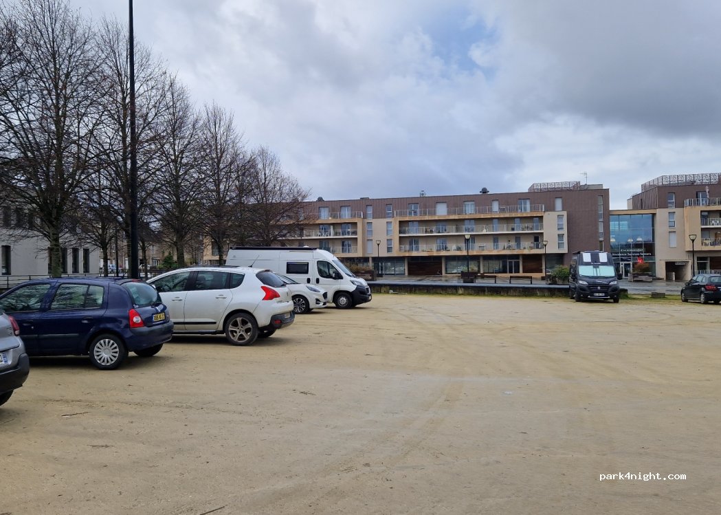 (22100) Dinan - 53 Rue Victor Schoelcher — foto 4