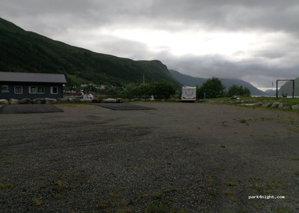 Notaplassen hamn og camping — foto
