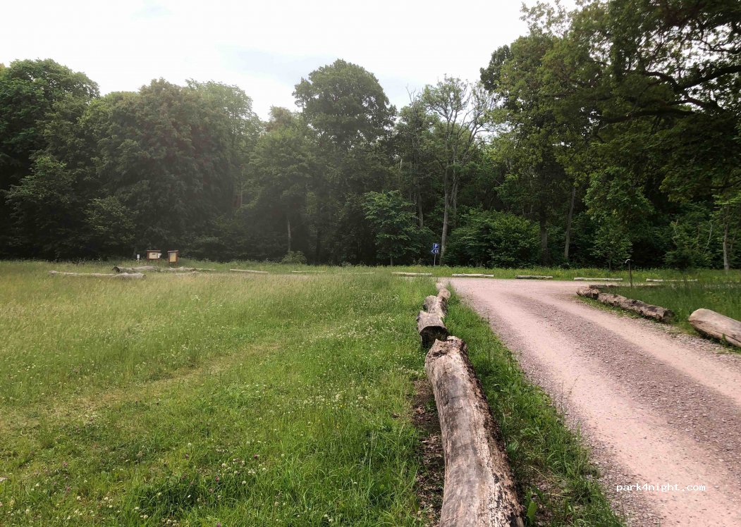 (533 94) Hällekis - Unnamed Road — foto
