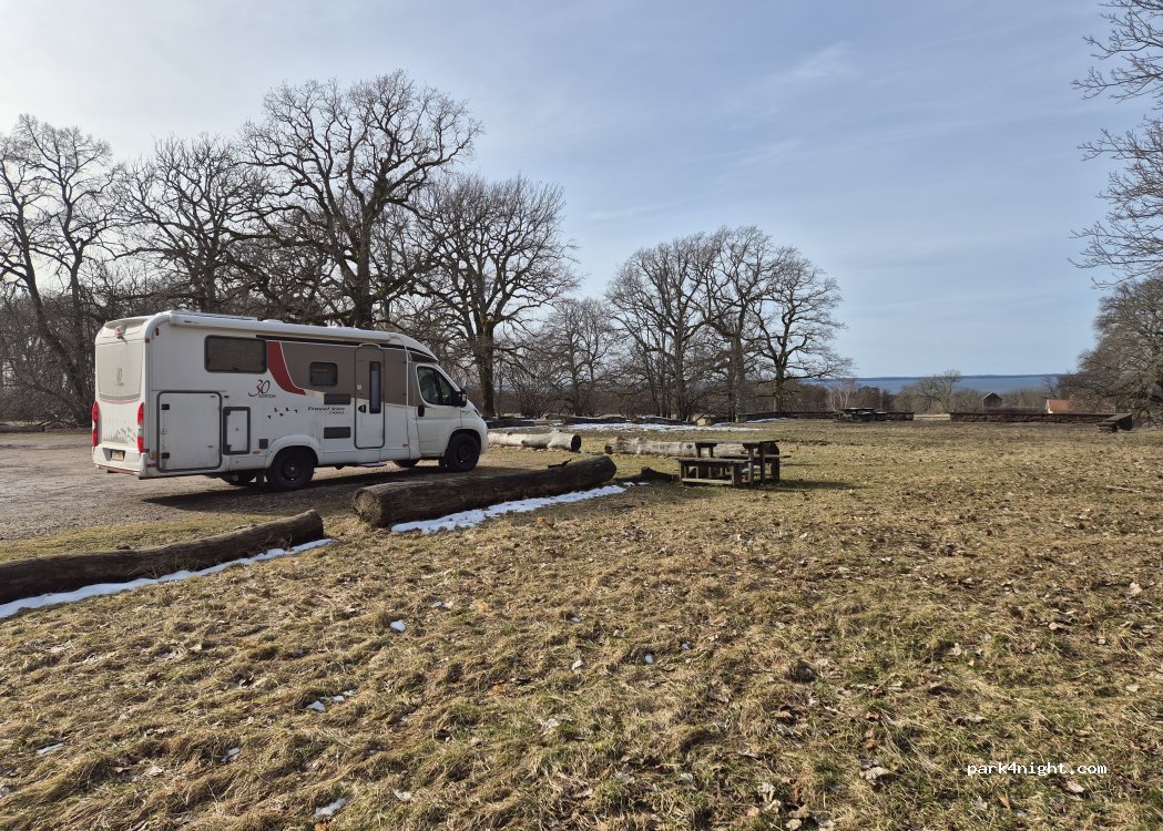 (533 94) Hällekis - Unnamed Road — foto 3