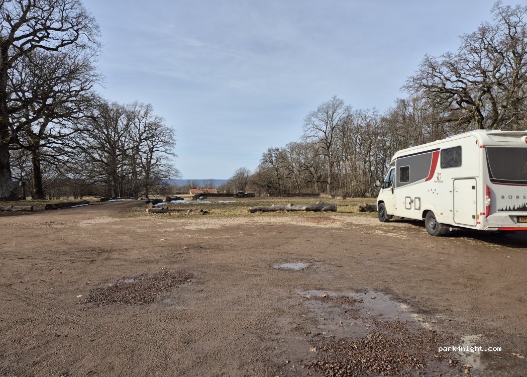 (533 94) Hällekis - Unnamed Road — foto 4