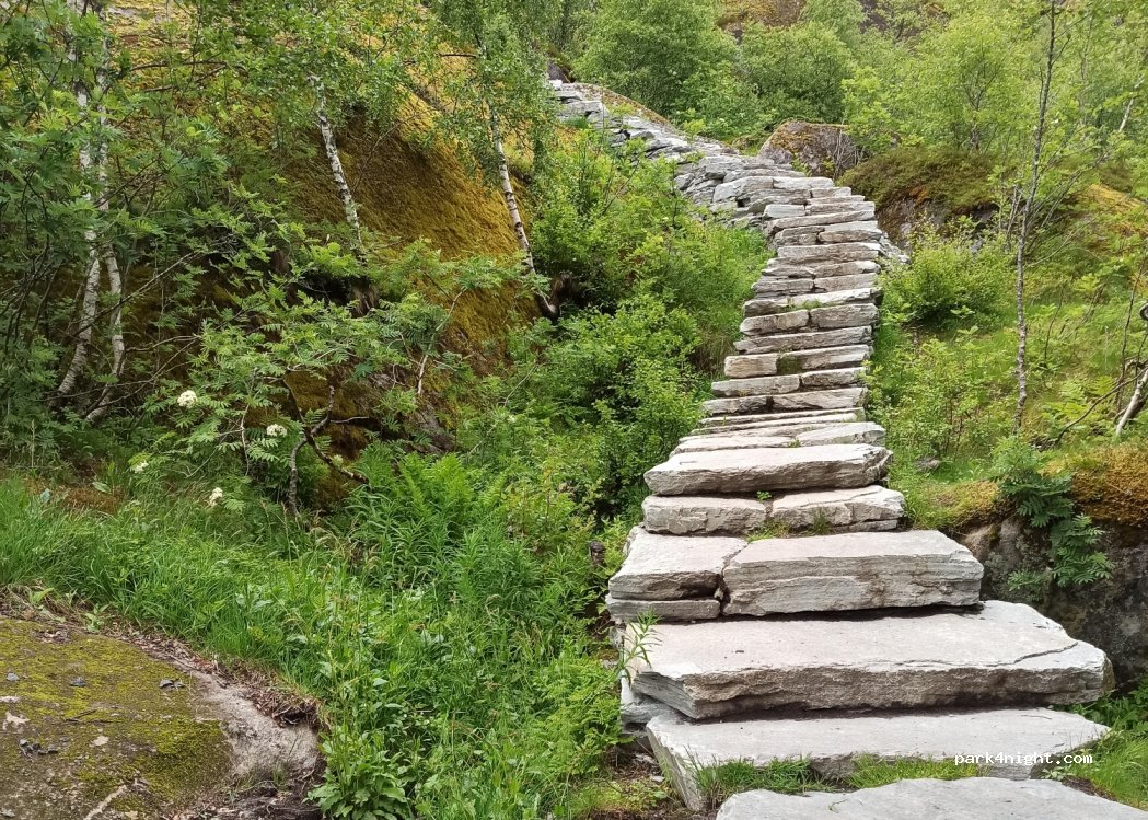 (8300) Svolvær - 5 Blåtindveien — foto