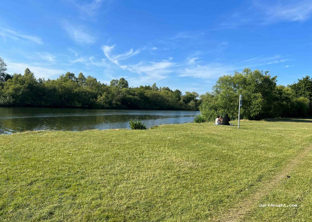 (RG6 1RA) Earley - Oracle Parkway — foto 2