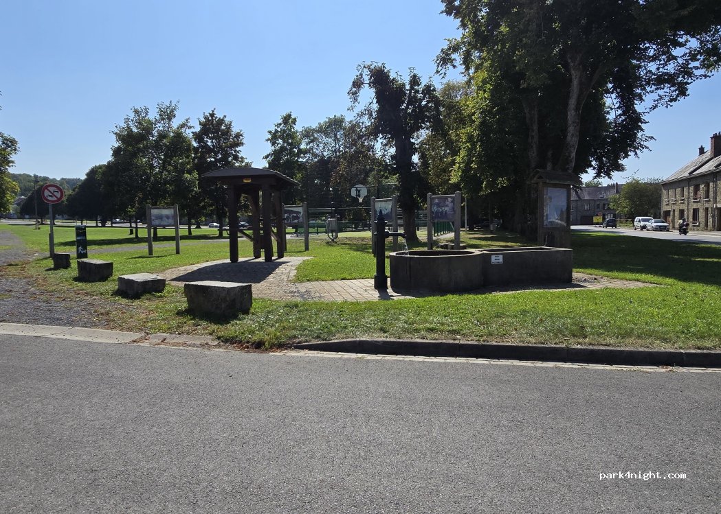 (08170) Hargnies - 45 Place de Launet — foto