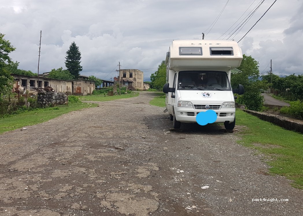(141-143) Chkhorotsku - Unnamed Road — foto