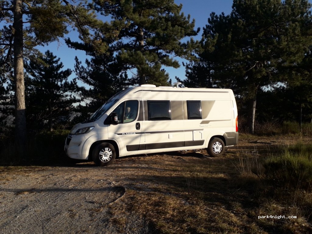(04360) Moustiers-Sainte-Marie - Unnamed Road — foto