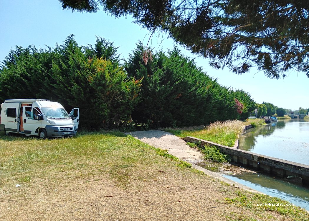 (89700) Tonnerre - 13 Avenue du Chevalier d'Eon — foto 2