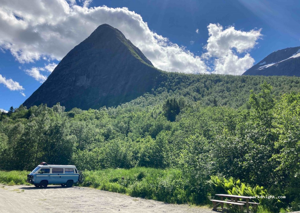 (6391) Tresfjord - 522 Øvstedalsvegen — foto