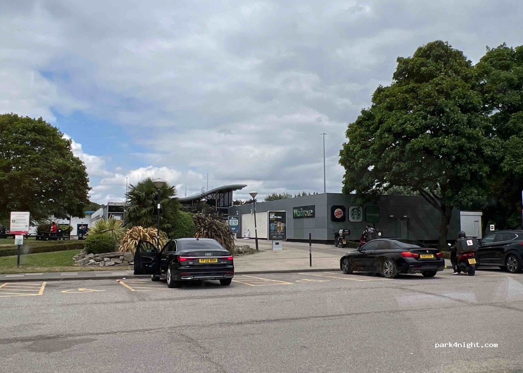 (NW7 3HU) London - Unnamed Road — foto