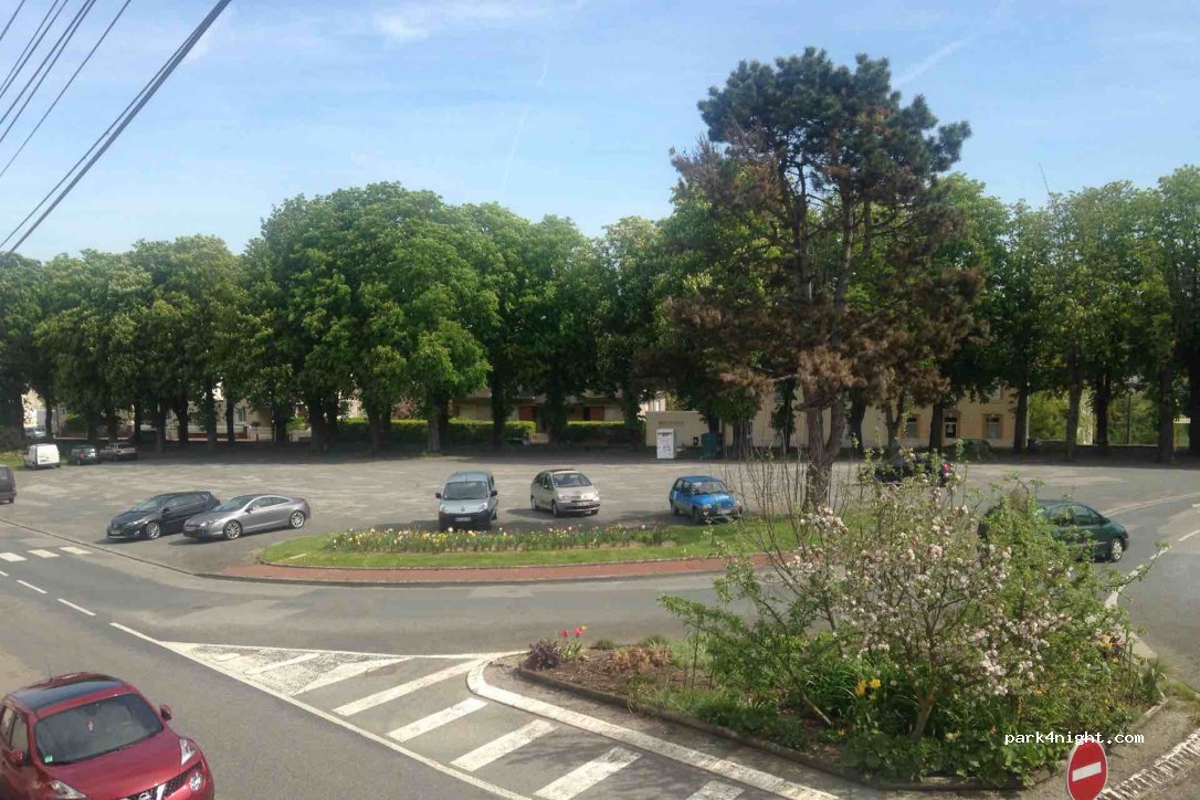 (23300) La Souterraine - 13 Place Amédée Lefaure — foto