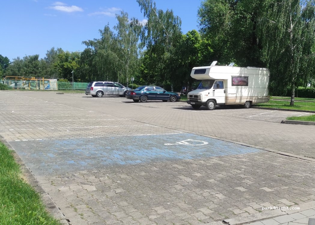 (19-300) Ełk - 10 Parkowa — foto