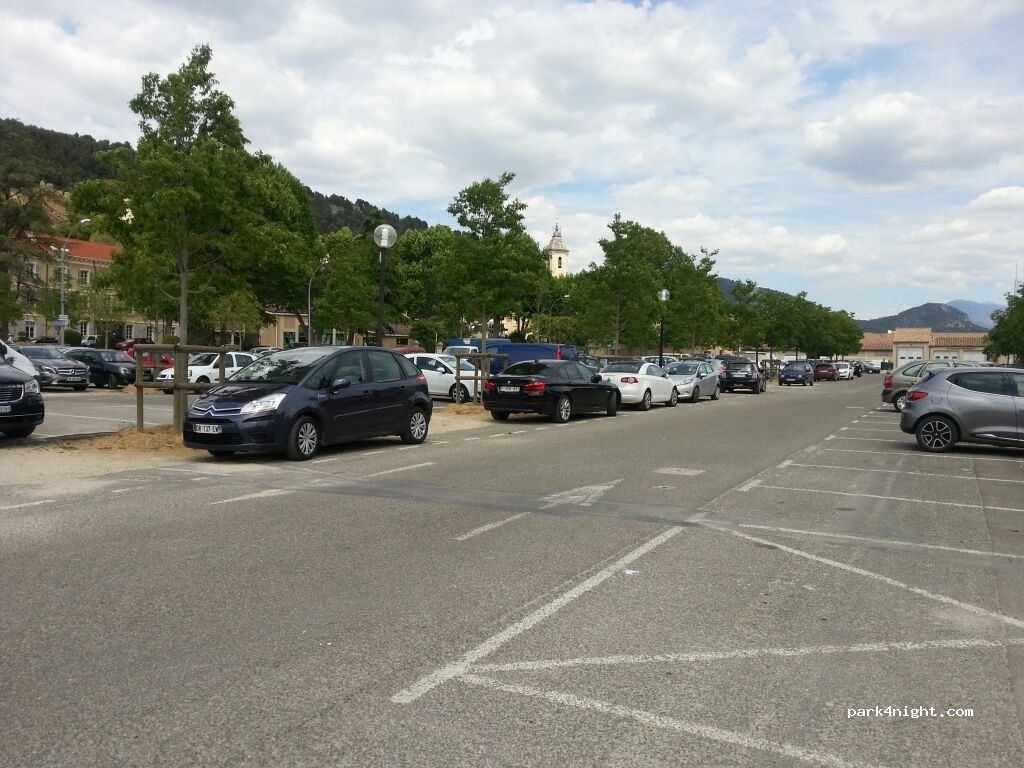 (84190) Beaumes-de-Venise - 69 Place du Marché — foto