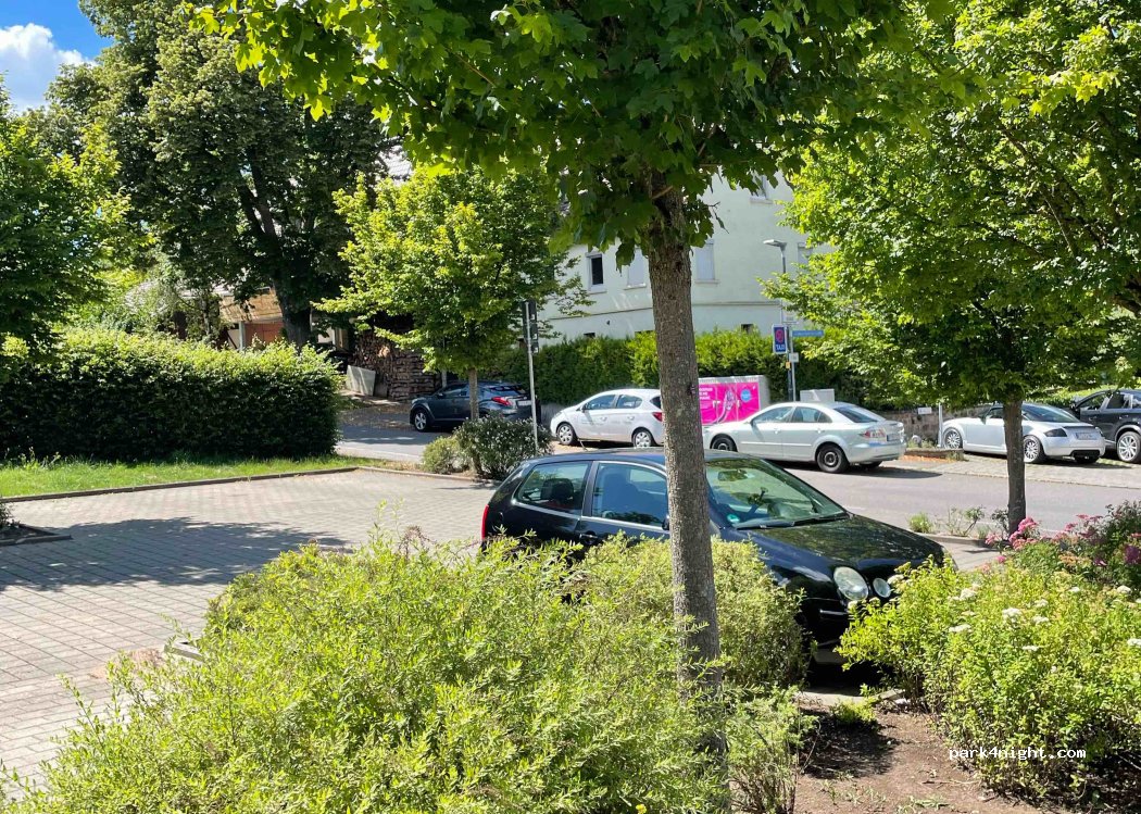 (72127) Kusterdingen - 8 Bei der Linde — foto 2