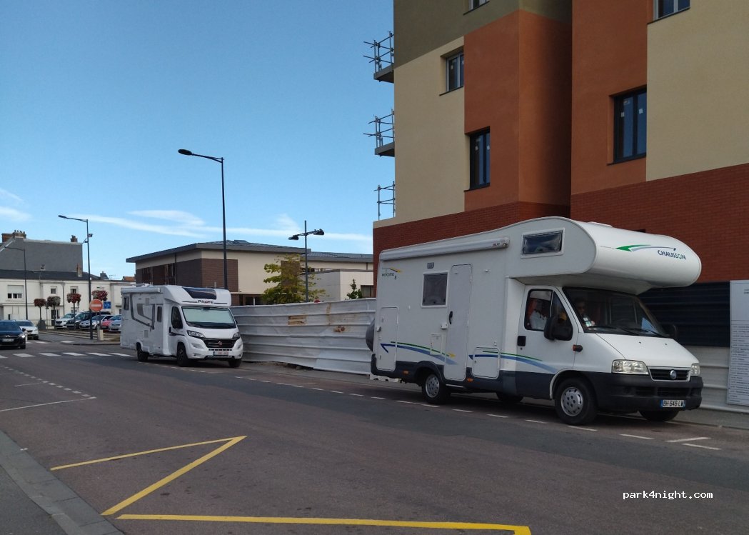 (76470) Le Tréport - Av. des Canadiens — foto