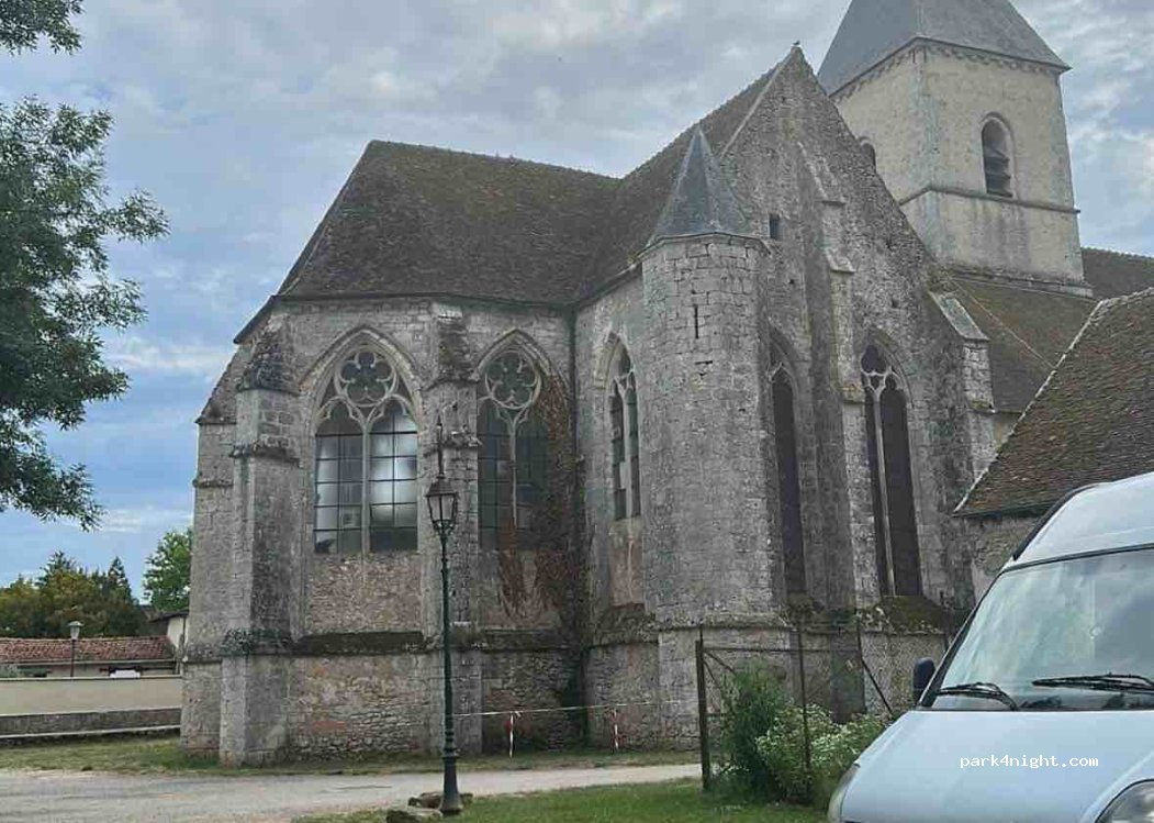 (77320) Beton-Bazoches - 8 Place de l'Église Saint-Denis — foto 3