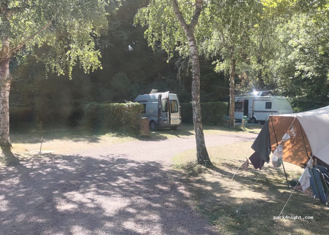 Camping et Hébergements Insolites Le Coeur de la Forêt — foto
