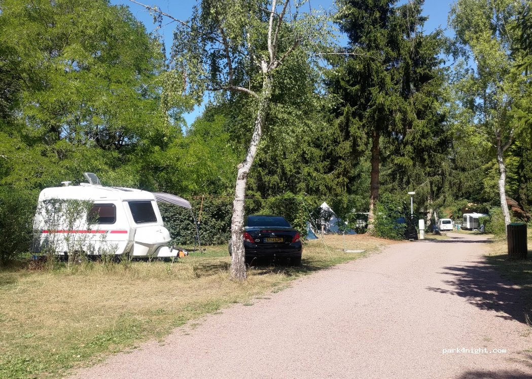 Camping et Hébergements Insolites Le Coeur de la Forêt — foto 2