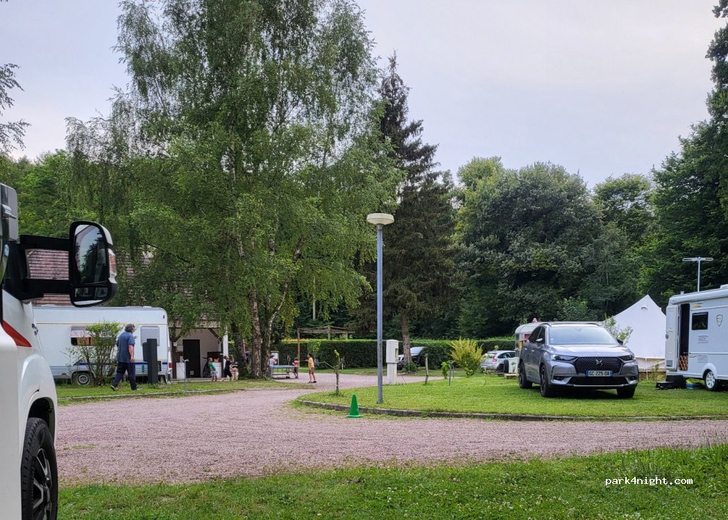 Camping et Hébergements Insolites Le Coeur de la Forêt — foto 4