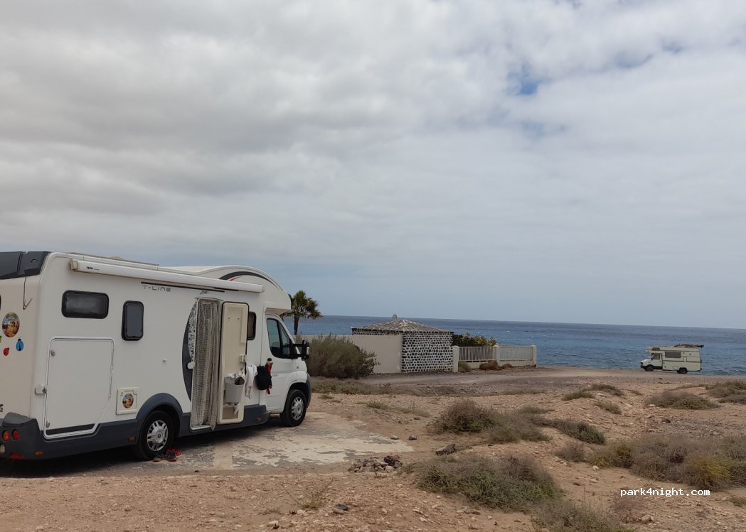 (35600) Puerto del Rosario - 41 Carretera Playa Blanca — foto 2