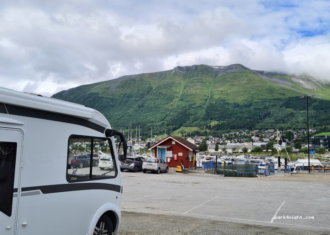 (6150) Ørsta - 24 Ivar Aasen-gata — foto 2