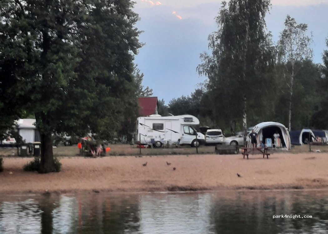 Pole Biwakowe Dominikowo — foto
