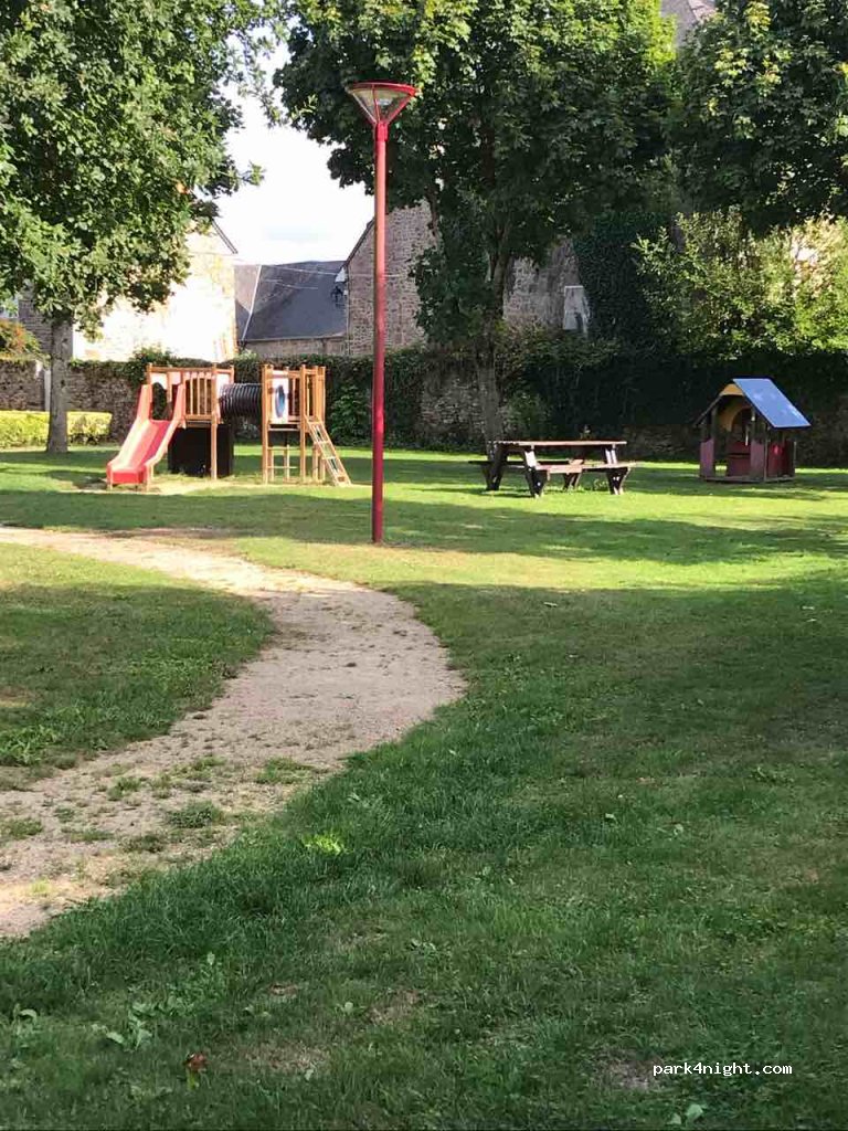 (35460) Coglès - Square des Frères Maillard — foto 2