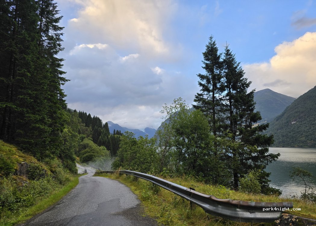 (6848) Fjærland - Unnamed road — foto 4
