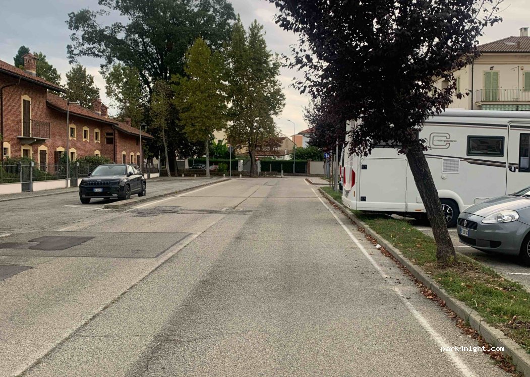 (14019) Villanova d'Asti - 4 Piazzale Giuseppe Garibaldi — foto