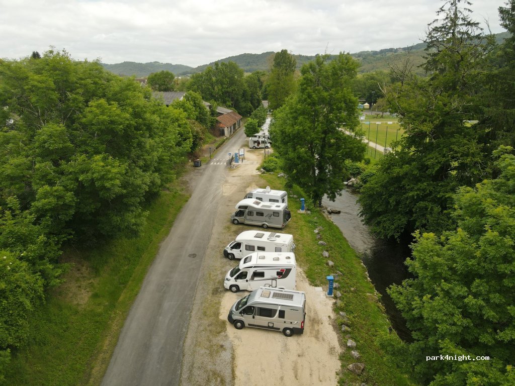 Aire d'accueil de camping-cars Beaulieu-sur-Dordogne — foto