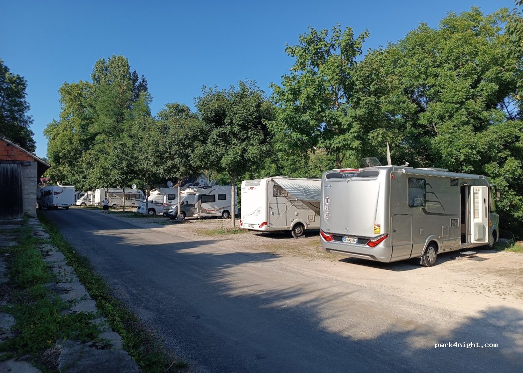 Aire d'accueil de camping-cars Beaulieu-sur-Dordogne — foto 2