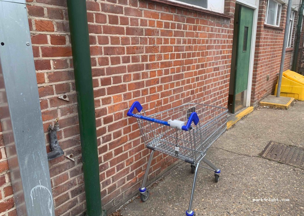 (UB6 8AE) Perivale - Horsenden Lane North — foto