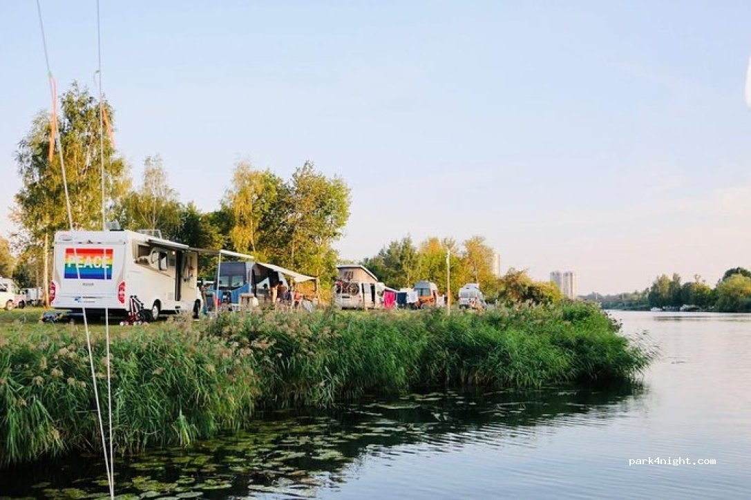 Riverside Camping — foto 3