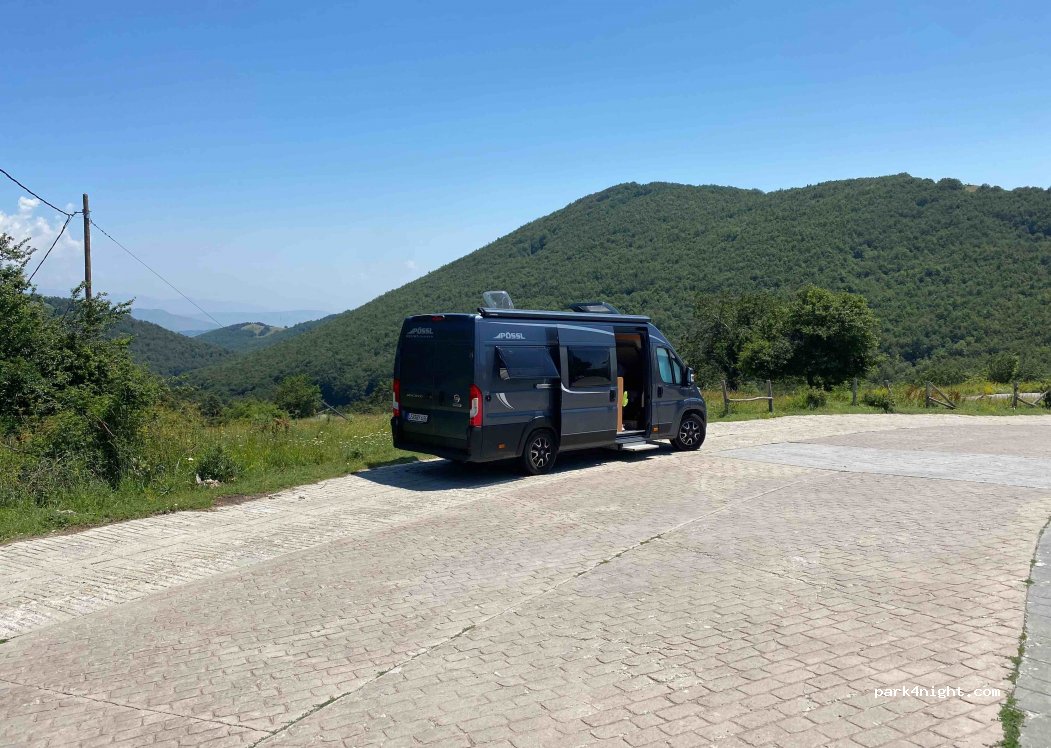 (530 75) Nimfeo - Unnamed Road — foto