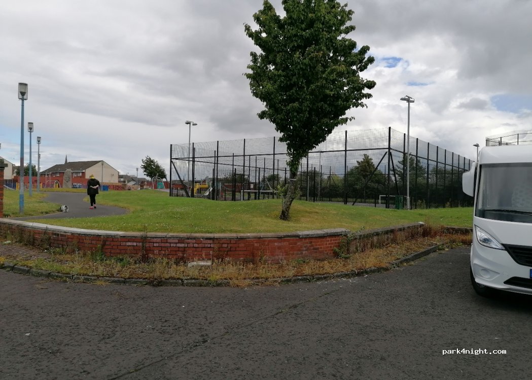 (BT13 2JY) Belfast - 29 Saint Lukes Walk — foto