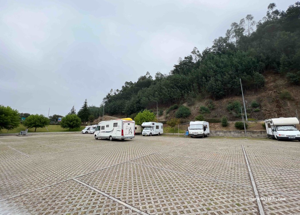 Parque de Pernoita de Autocaravanas Góis — foto 3