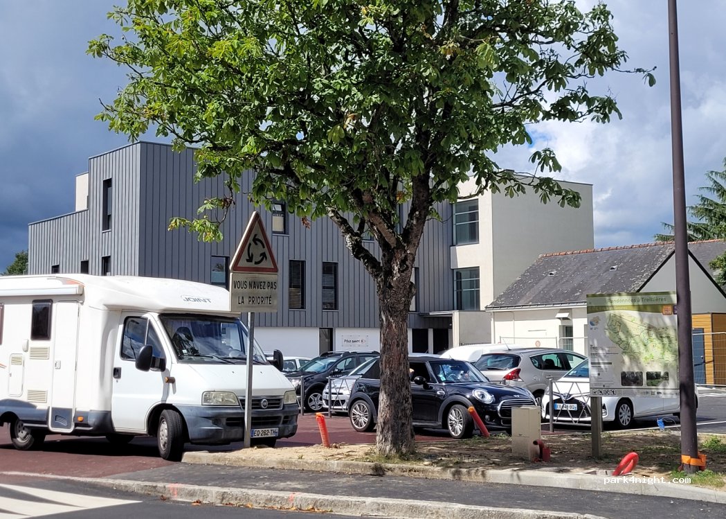 (44119) Treillières - 22 Place de la Liberté — foto 2