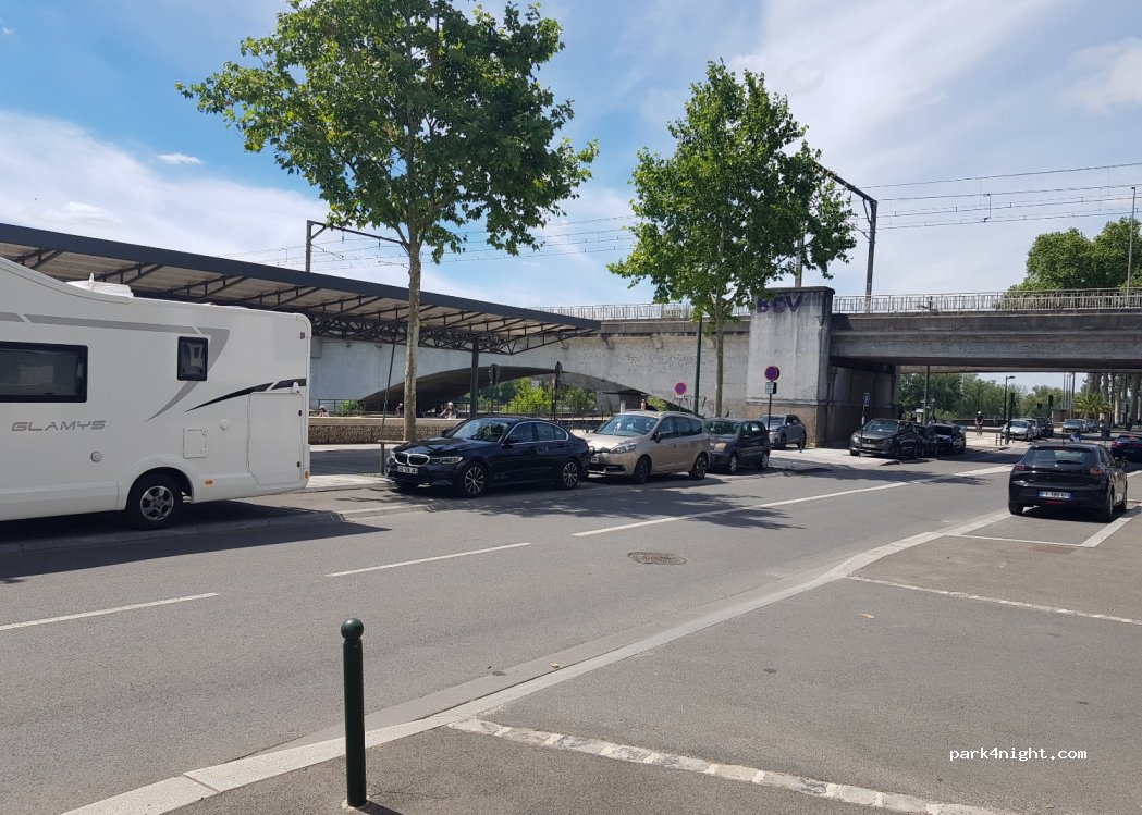 (45000) Orléans - 3 Quai du Roi — foto