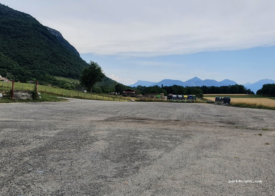 (38530) La Flachère - Unnamed road — foto 2