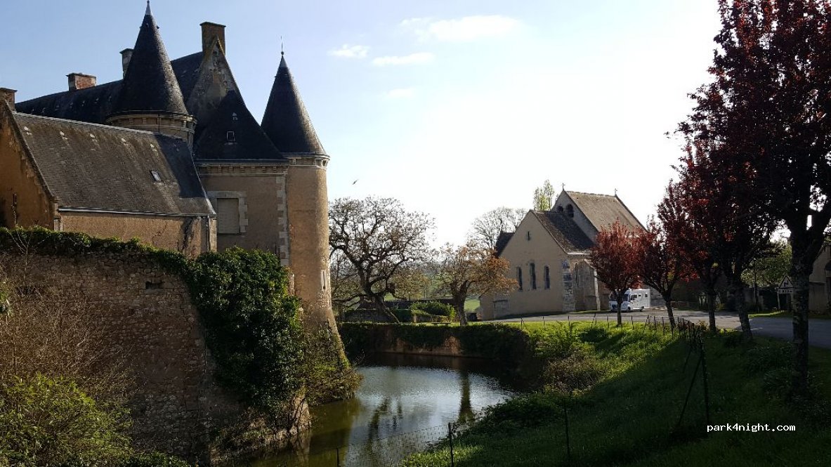 (36230) Lys-Saint-Georges - Rue du Château — foto 3