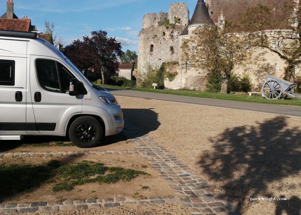 (36230) Lys-Saint-Georges - Rue du Château — foto 4