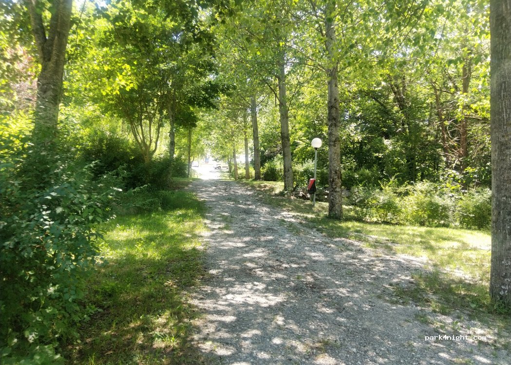 Village de Chalets et Camping La Pierre de l'Aigle — foto
