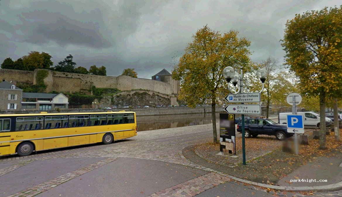 (53100) Mayenne - 11-43 Quai de la République — foto